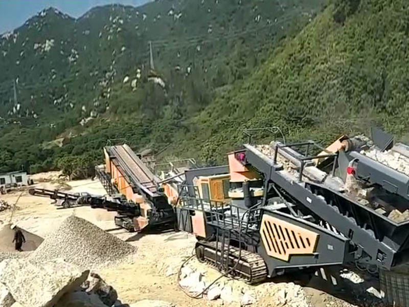 大型移動(dòng)式破碎機(jī) 大型移動(dòng)式破碎機(jī)